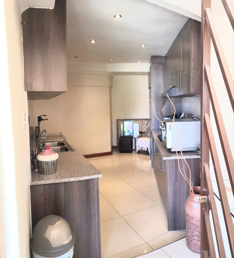 2 Bedroom Property for Sale in Silvertown Western Cape